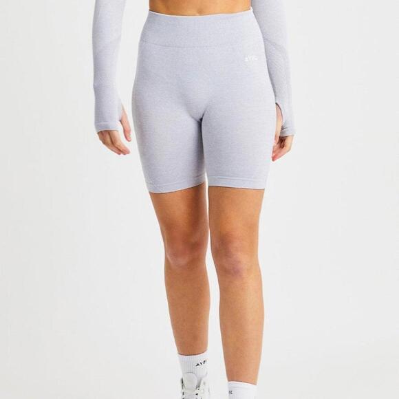 Motion Seamless Cycling Shorts - Picture 2 of 7